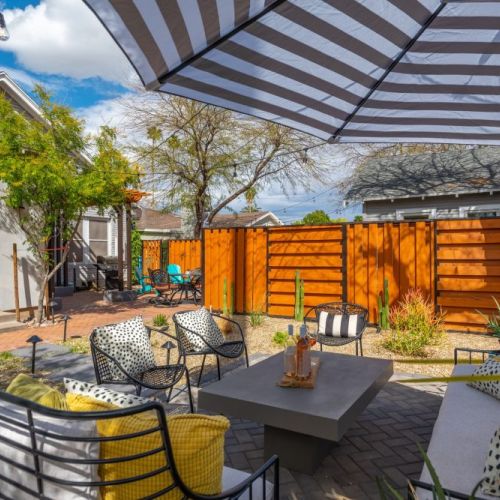 "Really nice private back yard with plenty of shade, and very walkable to appealing places, including our favorite micro-brewery, Roses By the Stairs. We will definitely be back to stay at Jackie's place and we highly recommend it!"