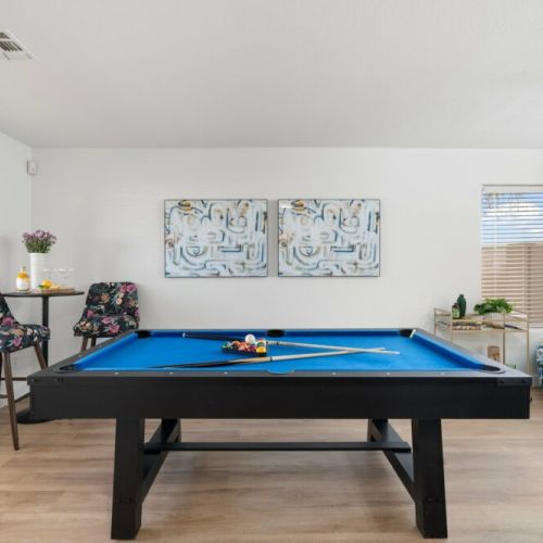 🎱 Rack 'em up and enjoy endless hours of entertainment with our pool table! Challenge your friends and family to a friendly game or hone your skills in this classic favorite.