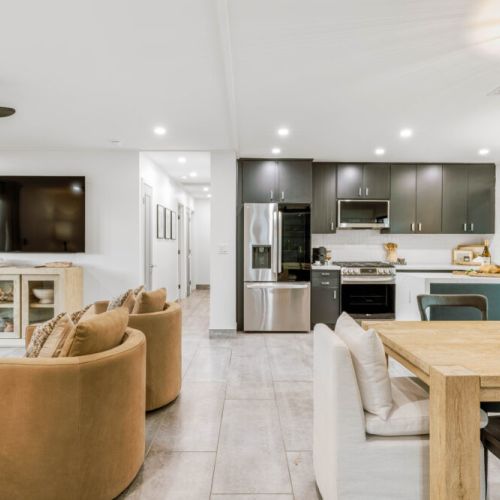 Smart TV + Cozy Evenings
Movie nights made extra luxe with layered textures and dimmable lighting.