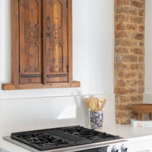 "We had a last minute trip to Phoenix for a family matter, and Jackie surprised us with a very nice gesture of balloons and goodies. She went above and beyond! 5 star services and great home."
-Luis