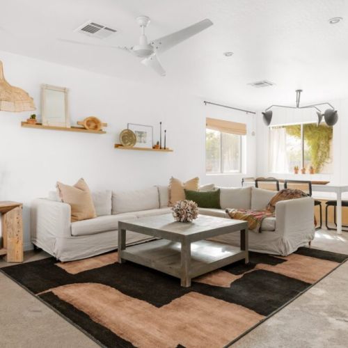 The house is in a central location. Under a 10 minute drive to of some of our favorite bars and restaurants.