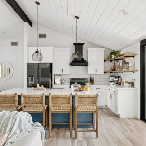 Fully stocked kitchen if you choose to prepare meals at home