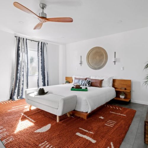 Master bedroom Suite with King Bed, separate sitting area with TV