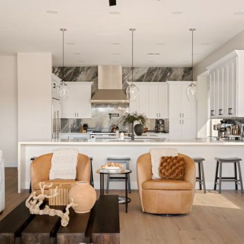"3 colleagues stayed at this beautiful and comfortable Airbnb during a business conference. Everything was clean and neat."