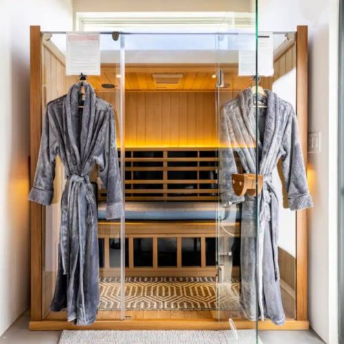 "Jackie’s place was similar to staying at a private resort! It was clean. nicely decorated extremely comfortable. it has many amenities. we loved the swim machine and relaxing in the hot tub and sauna!!"