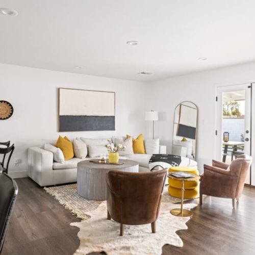 The Lilly- gorgeous, contemporary, comfortable