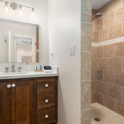 En suite bathroom with shower