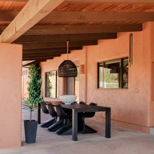 Outdoor dining area -perfect for dinner under the stars