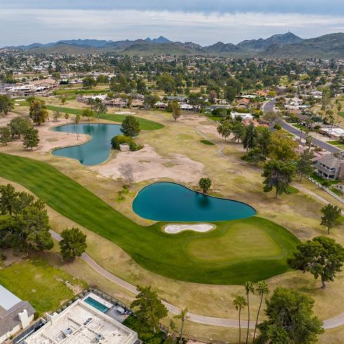 "I had an amazing stay at this Airbnb! The place is absolutely gorgeous, and having a golf course as the backyard was a unique and delightful experience."
