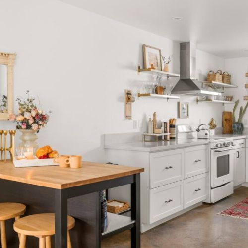 This was such a delightful home, we absolutely loved the decor, the comfy beds, the spotless condition, the many creature comforts in the kitchen and beyond. If we had the option to leave a 6 star rating, we would!