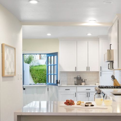 Kitchen built with great flow while you prepare deliciousness.
And that dutch door!