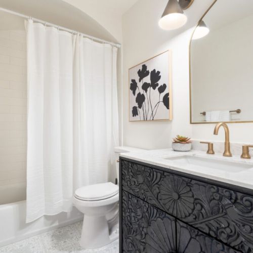 2nd bathroom with tub/shower combo