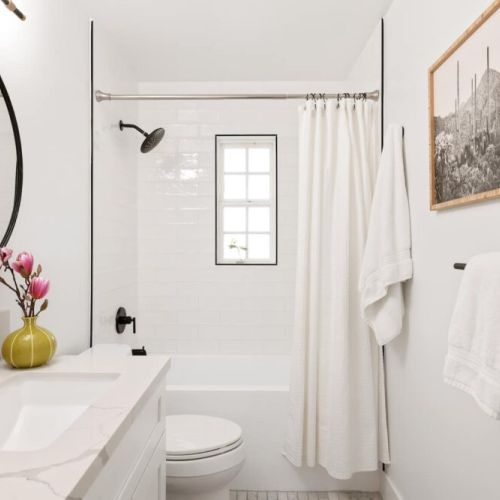 Bathroom 2 with tub/shower combo, luxury towels and eco friendly soaps