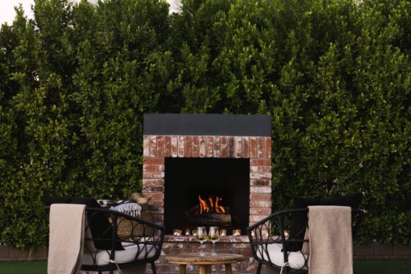 2 Master Suites, Private lush Pool, putting green