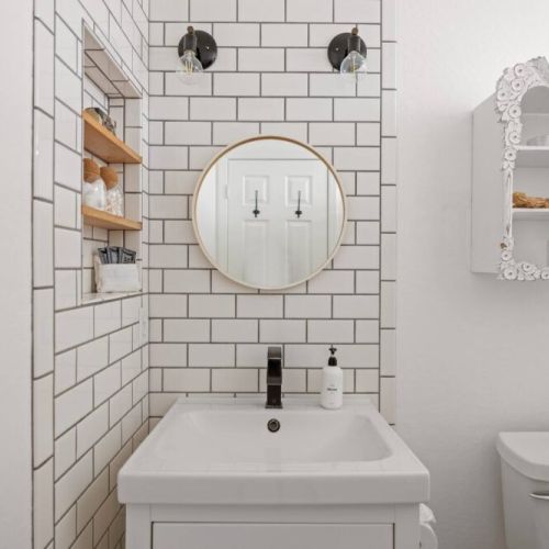 Master bathroom with tub/shower combo