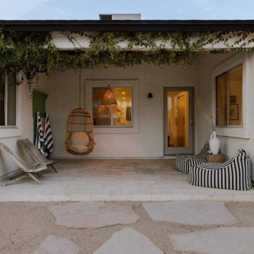 This place was amazing! It was clean, spacious, well decorated, inviting and the back pool area was lovely. Jackie and her team were very informative and responsive and I felt welcomed the entire time. Also, there was this great restaurant/cafe calle