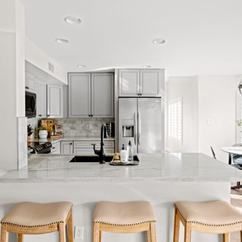 Light and bright island seating