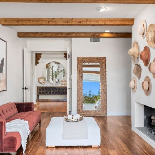 Cozy master sitting area