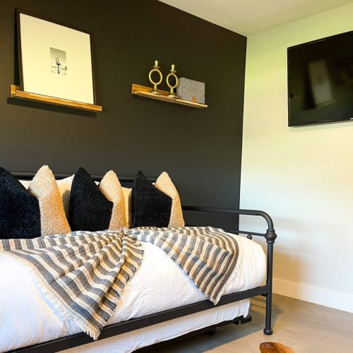 Trundle bed with smart TV