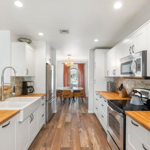 "Incredibly clean and kid/pet friendly! Fantastic location with beautiful, large park within walking distance, as well as plenty of restaurants. Highly recommend!"