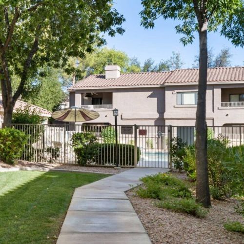 "Absolutely gorgeous place! We were comfortable and felt like queens in a little castle."