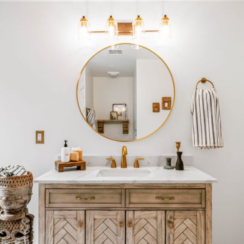 Hotel-Inspired Bathroom
Fresh towels, toiletries provided, and clean finishes.