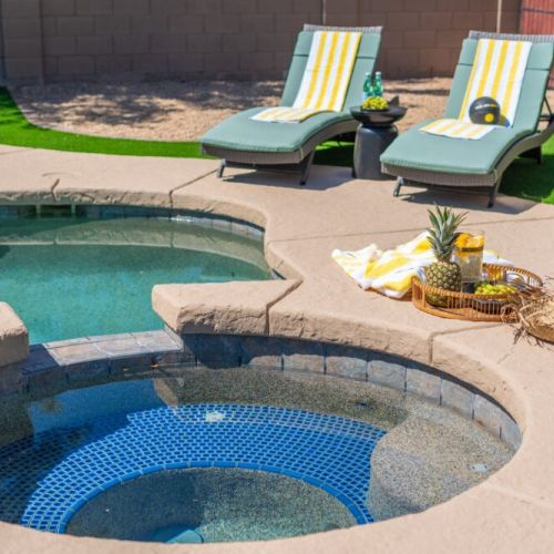 Amazing hot tub and pool