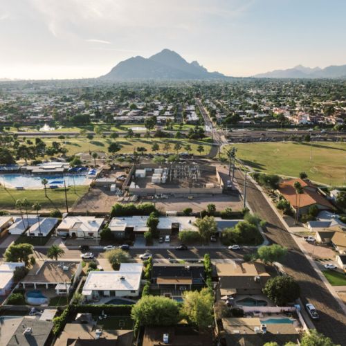 The neighborhood- 3 minutes to Chaparral Park