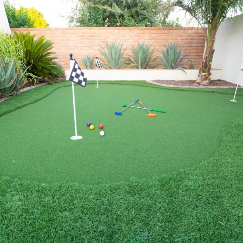 Mini golf complete with putters and golf balls