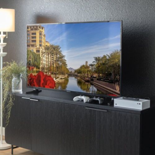 Upstairs game room with Smart TV, Xbox, and 2 Arcade games