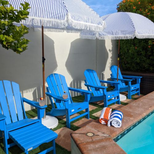 An umbrella can be placed right into the pool step to provide shade if desired