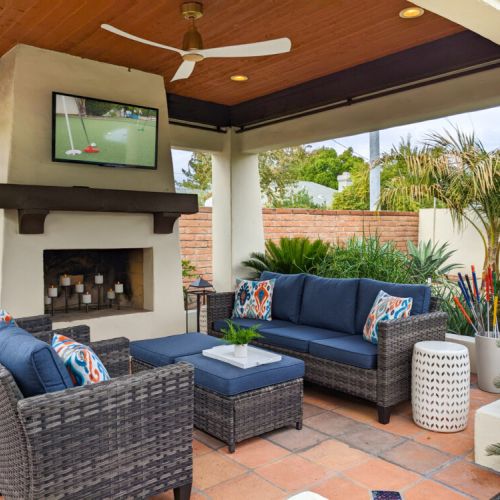 “The backyard was immaculate. So enjoyable hanging out by the pool and also the lounging area.” Samantha 2023