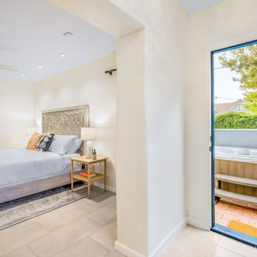 Master with private entrance to the hot tub.